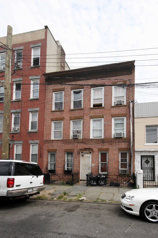 132 Dikeman St in Brooklyn, NY - Building Photo - Building Photo