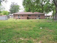 1706 Buena Vista Cir SE photo'