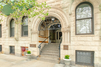 Charlesgate Hall in Boston, MA - Foto de edificio - Building Photo