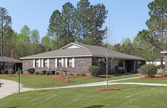 Wisteria Way in Manning, SC - Foto de edificio - Building Photo