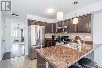 35 Mountford Dr in Guelph, ON - Building Photo - Building Photo