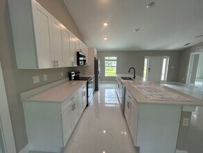 3433 NE 11th Pl in Cape Coral, FL - Building Photo - Building Photo