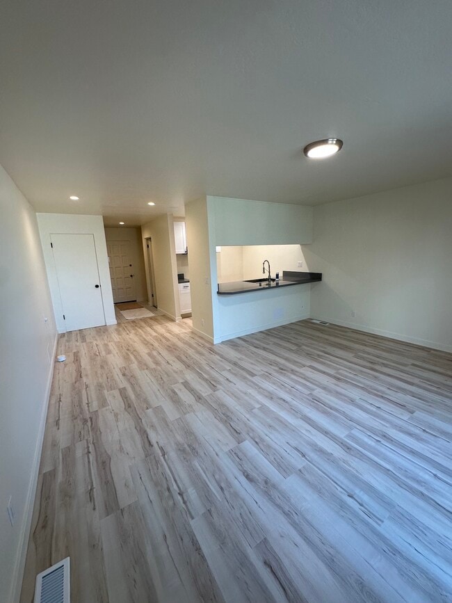 1120 McClellan Ave, Unit Apt 3 in Monterey, CA - Foto de edificio - Building Photo