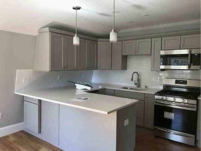 1000 River St, Unit 3 in Boston, MA - Building Photo - Building Photo