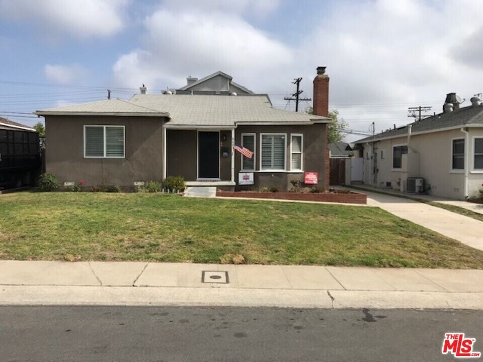 6607 W 87th St in Los Angeles, CA - Building Photo