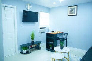 414 N 60th Way in Hollywood, FL - Building Photo