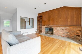 13 Dock Pathway St in New Rochelle, NY - Foto de edificio - Building Photo