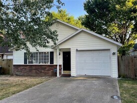 767 W Van Gogh Pl in Fayetteville, AR - Building Photo