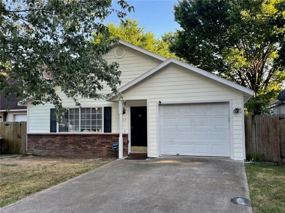 767 W Van Gogh Pl in Fayetteville, AR - Building Photo