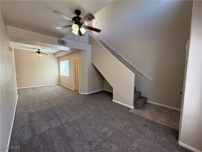 78 Falcon Feather Way in Henderson, NV - Building Photo - Building Photo