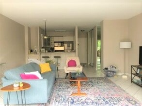 969 Hilgard Ave, Unit 309 in Los Angeles, CA - Foto de edificio - Building Photo