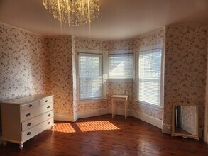 15 Arlington St, Unit 1 in Fitchburg, MA - Foto de edificio - Building Photo