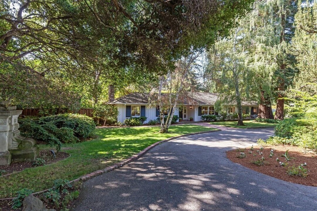 69 Flood Cir in Atherton, CA - Building Photo