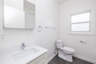 421 Van Dyke in Oakland, CA - Foto de edificio - Building Photo