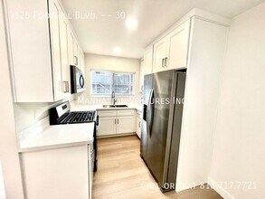 3125 Foothill Blvd in Montrose, CA - Building Photo - Building Photo