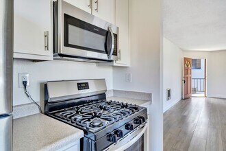 Centinela Apartments in Los Angeles, CA - Building Photo - Building Photo
