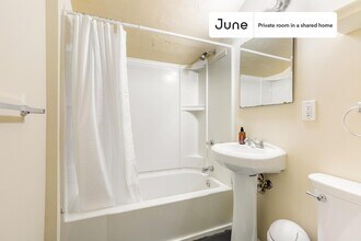 Room in Shared 4 bed/2 bath home, Unit A in Washington, DC - Foto de edificio - Building Photo