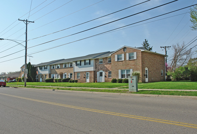 744-758 W Lake Ave in New Carlisle, OH - Building Photo - Building Photo