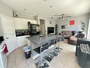 11250 NW 56th St in Doral, FL - Building Photo - Building Photo