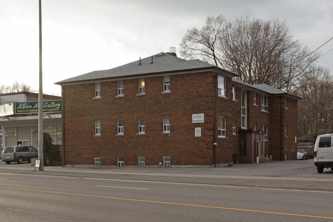 352 Lakeshore Rd W in Mississauga, ON - Building Photo - Primary Photo