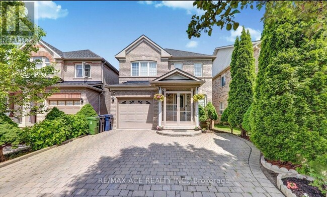 7 Glacier Crescent in Toronto, ON - Building Photo - Building Photo