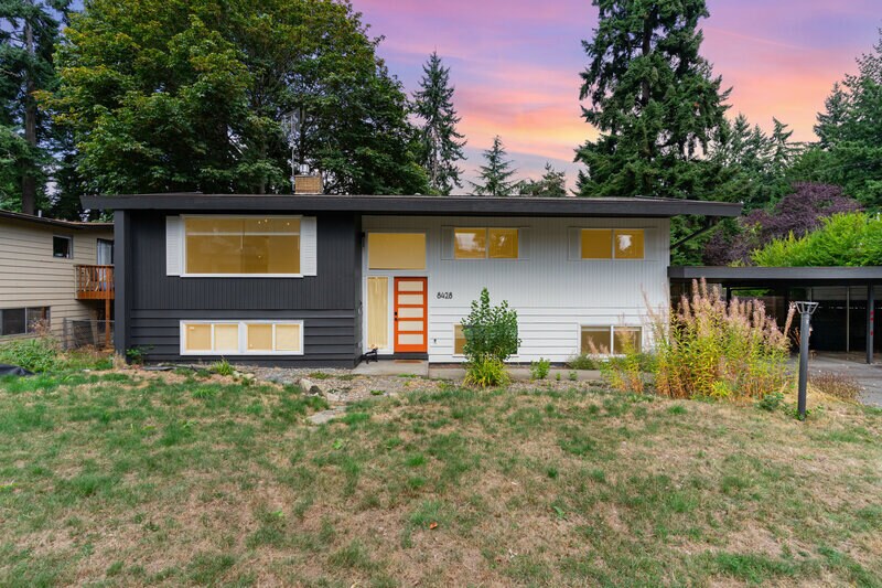8428 NE 132nd Pl in Kirkland, WA - Building Photo
