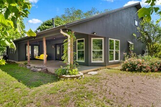 121 Spur 191 in Spicewood, TX - Building Photo - Building Photo