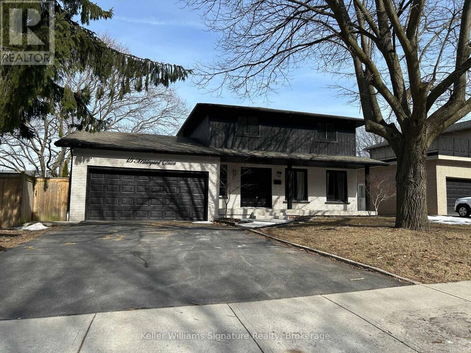 15 Hildegard Dr in Hamilton, ON - Building Photo