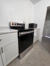 511 NW 4th Ave in Hallandale Beach, FL - Building Photo - Building Photo