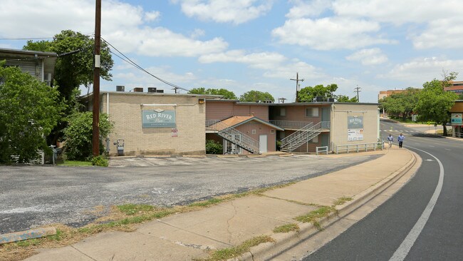 Red River Place in Austin, TX - Foto de edificio - Building Photo
