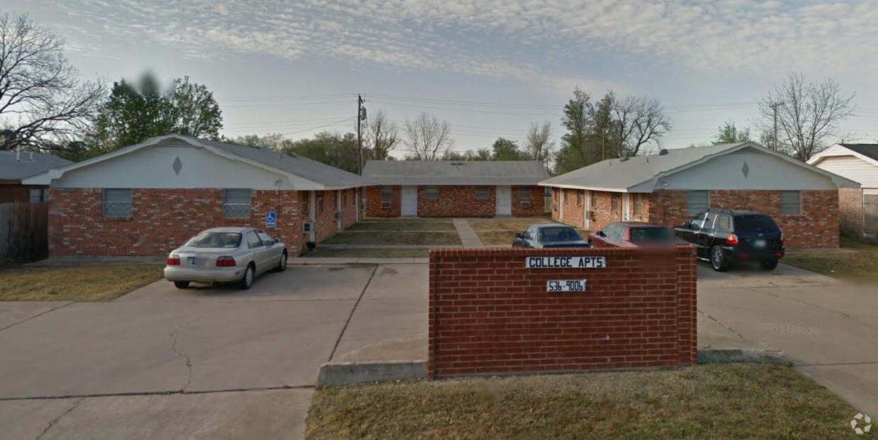 College Apartments in Lawton, OK - Building Photo