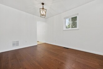 75 Cos Cob Ave in Greenwich, CT - Building Photo - Building Photo