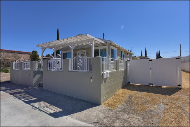 4326 Manchester Ave in El Paso, TX - Building Photo - Building Photo