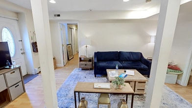 24 Dean Rd in Brookline, MA - Foto de edificio - Building Photo