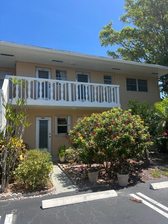 2112 NE 1st Way in Boynton Beach, FL - Building Photo
