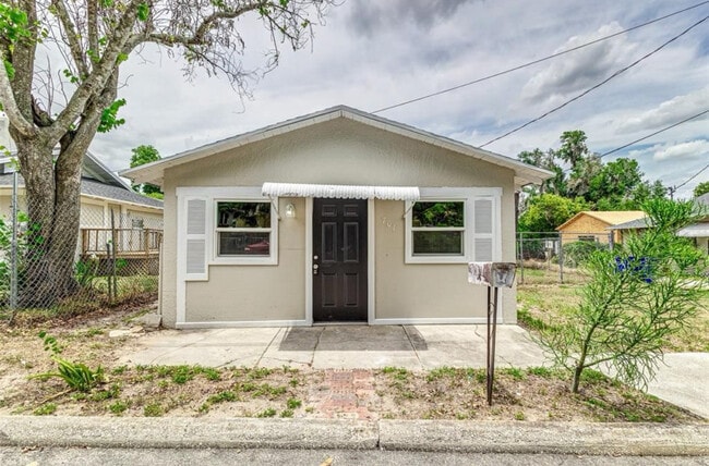 property at 701 N Vermont Ave