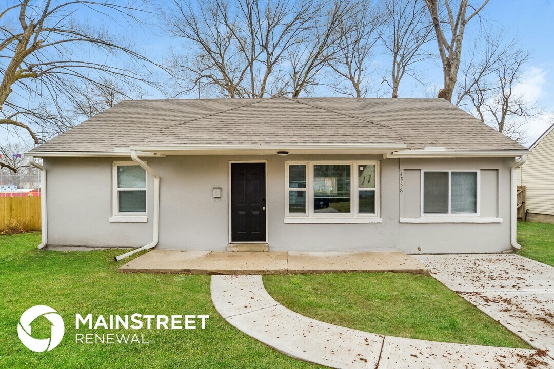 4938 Canterbury in Roeland Park, KS - Building Photo