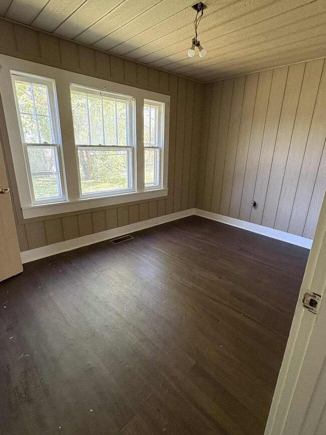 property at 519 W Cherry St