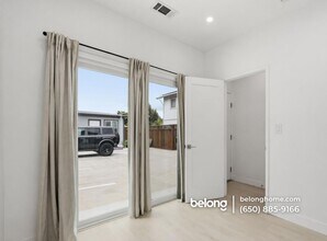 1395 Vine St in San Jose, CA - Foto de edificio - Building Photo