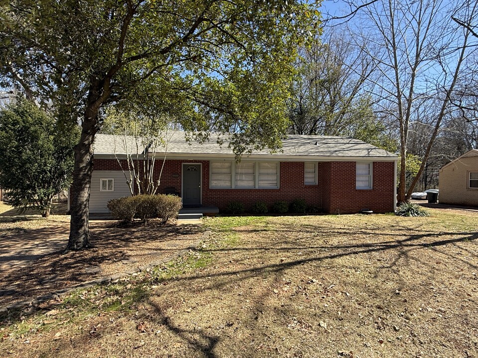 3606 Lakewood Dr NW in Huntsville, AL - Building Photo