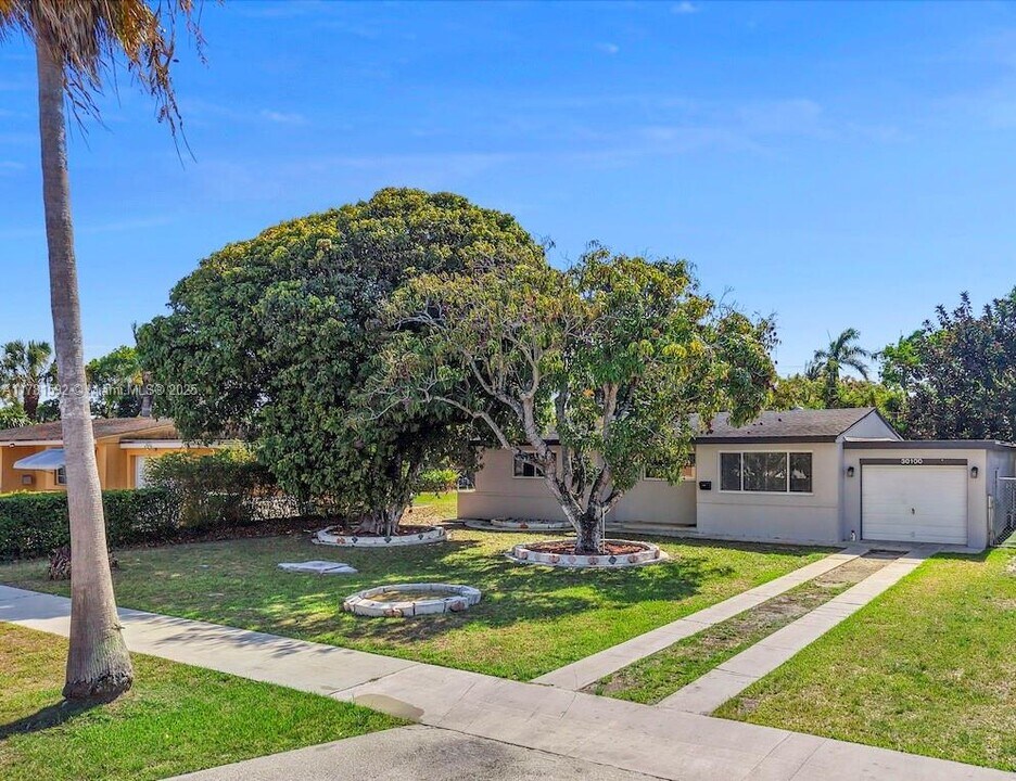 30100 SW 168th Ct in Homestead, FL - Foto de edificio
