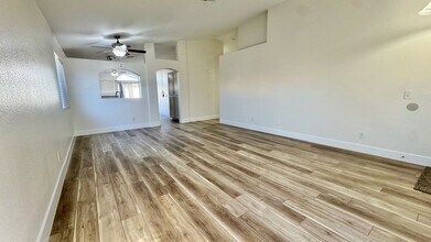 7032 Golden Desert Ave in Las Vegas, NV - Building Photo - Building Photo