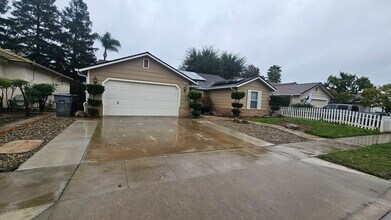 3299 W Stuart Ave in Fresno, CA - Building Photo - Building Photo