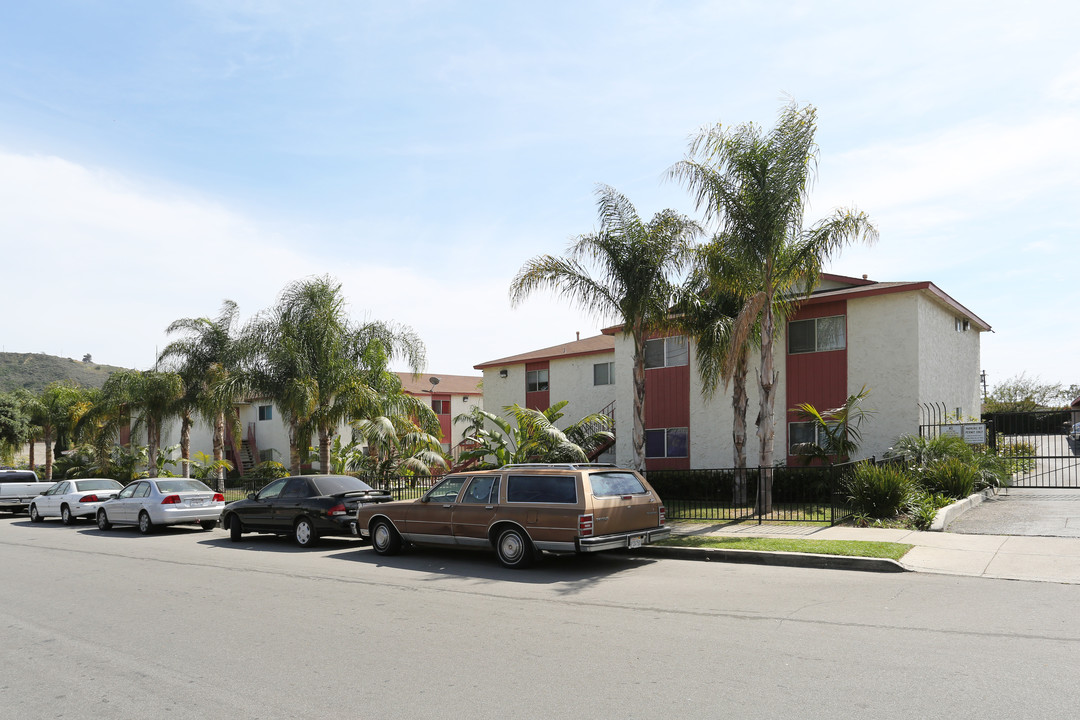 382-422 W Ramona St in Ventura, CA - Building Photo