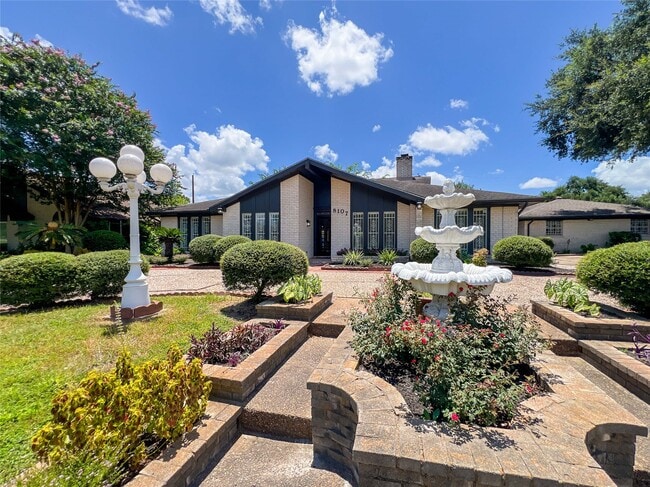 property at 8107 S Braeswood Blvd