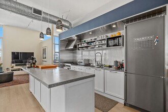 4080 Glencoe Ave, Unit 420 in Marina Del Rey, CA - Foto de edificio - Building Photo