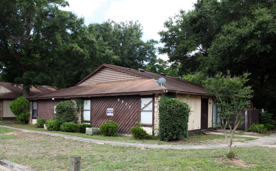 6817 Tiki Ln in Pensacola, FL - Foto de edificio