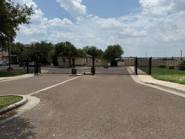 10706 International Blvd in Laredo, TX - Foto de edificio - Building Photo