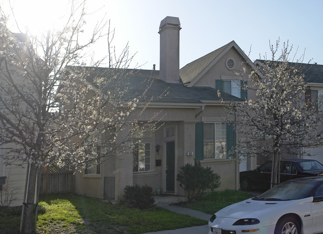 910 Myrtle St in Oakland, CA - Foto de edificio - Building Photo