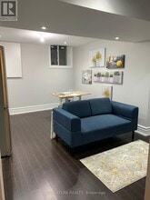 284 Hickory Cir in Oakville, ON - Building Photo - Building Photo